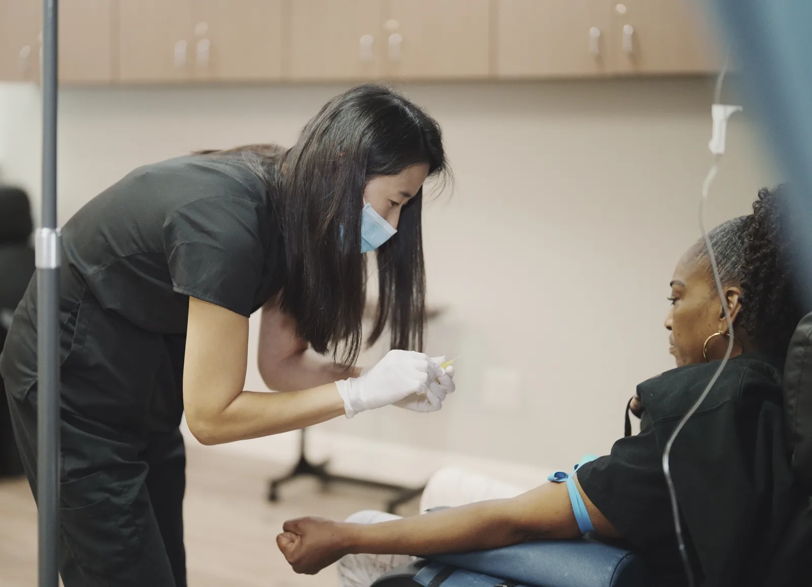 A K Wellness staff member placing an IV line